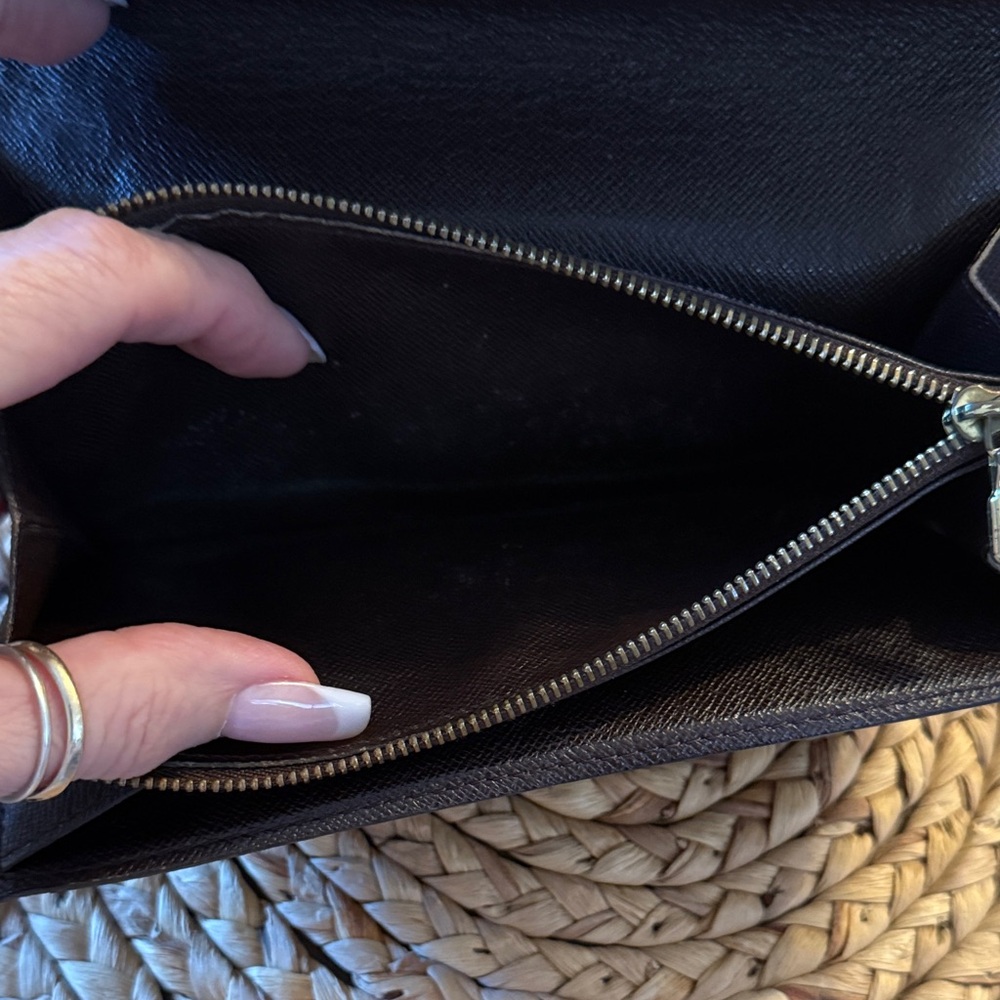 LOUIS VUITTON Damier Ebene Sarah Long Wallet - Picture 6 of 11